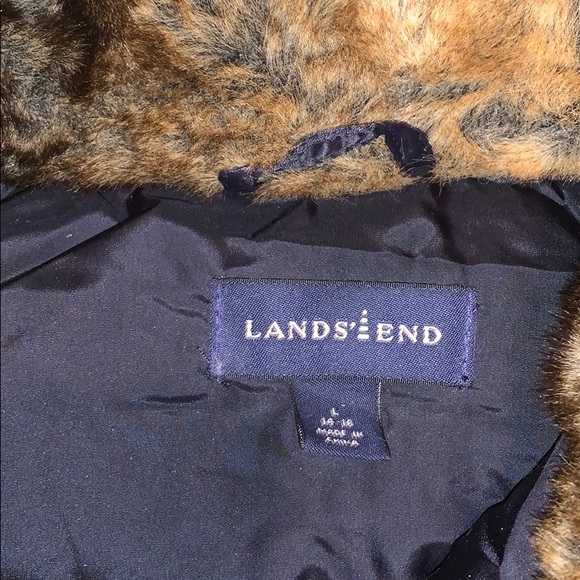 Lands end Black vest with fur - Picture 4 of 4
